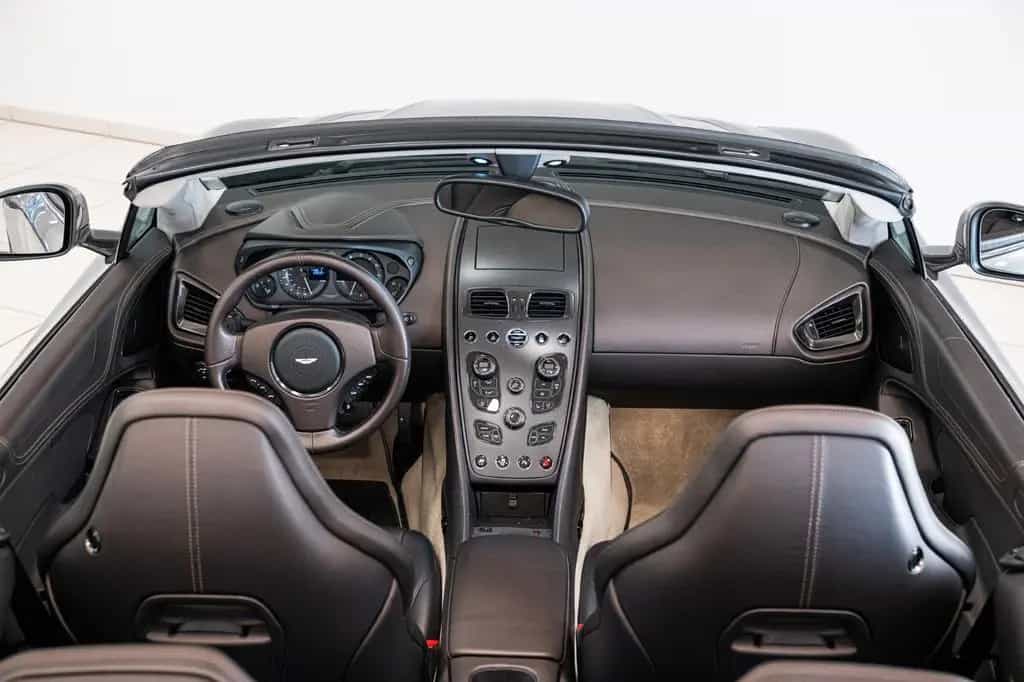 Aston Martin Vanquish Volante | 8-Speed | Tungsten Silver | 06/2017-photo-16