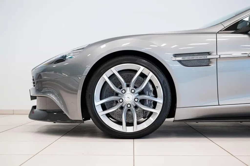 Aston Martin Vanquish Volante | 8-Speed | Tungsten Silver | 06/2017-photo-19