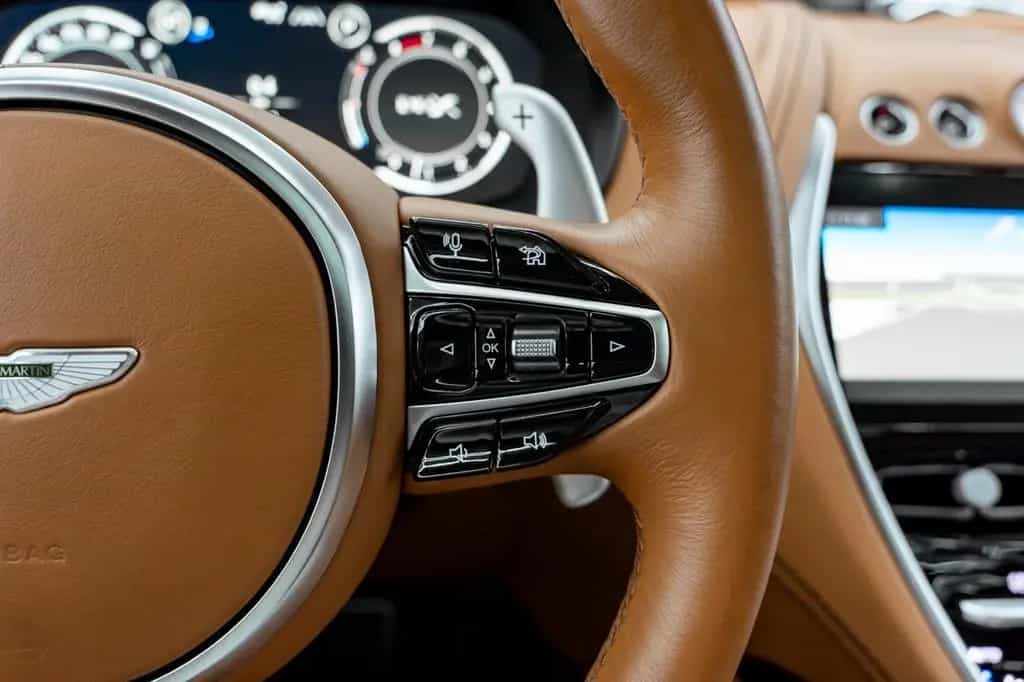Aston Martin DBX // NETTO EXPORT // ACCIDENT FREE 05/2021-photo-32