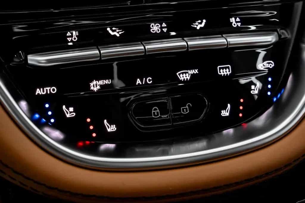 Aston Martin DBX // NETTO EXPORT // ACCIDENT FREE 05/2021-photo-34