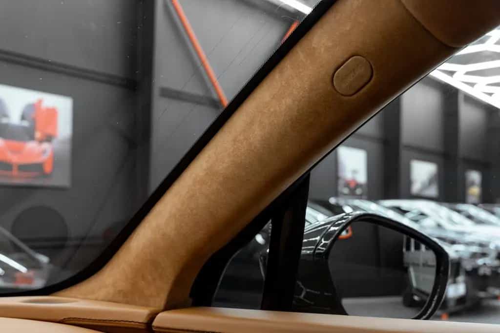 Aston Martin DBX // NETTO EXPORT // ACCIDENT FREE 05/2021-photo-36