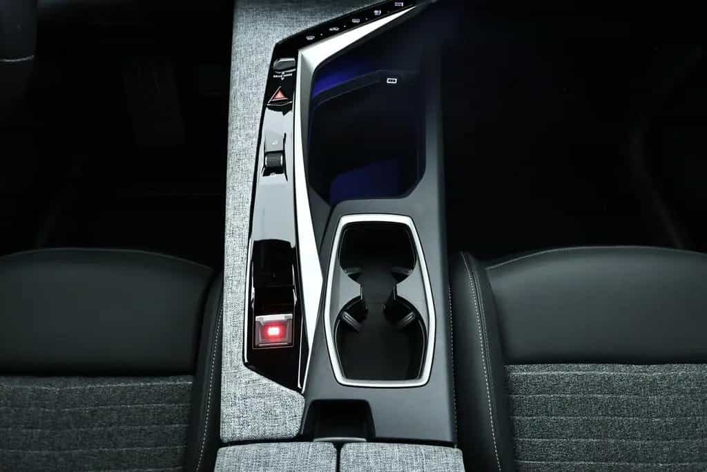 Peugeot 5008 1.2 MH 136 Allure|ACC|NAV|360°|SHZG|LED|7Si 03/2025-photo-12