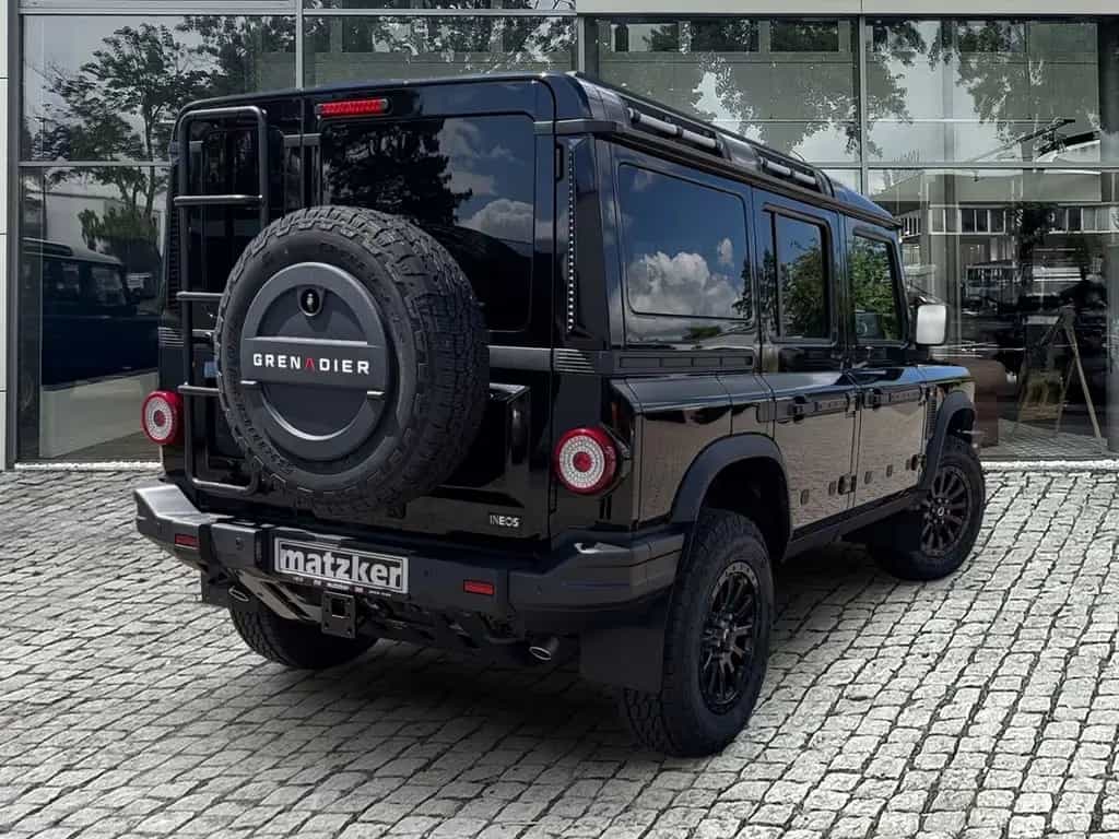 INEOS Grenadier SW 3.0 Benzin Black Edition MJ 2026 null-photo-2