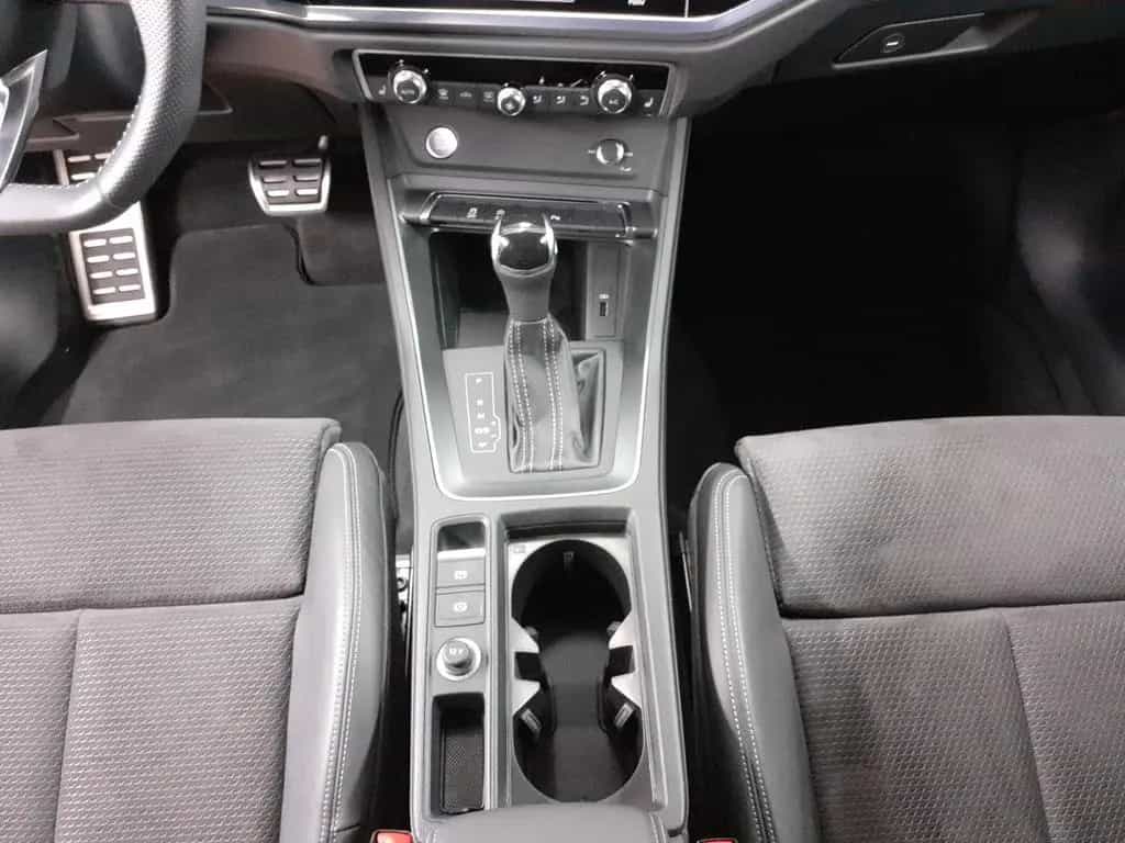 Audi Q3 40 2.0TFSI quattro S-Line *Navi*AHK*LED*Sitzh 07/2019-photo-9