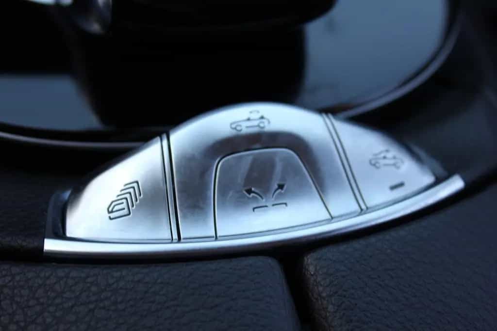 Mercedes-Benz E 200 Cabrio Cap & Scarf letzter Halter s. 2019 05/2018-photo-13