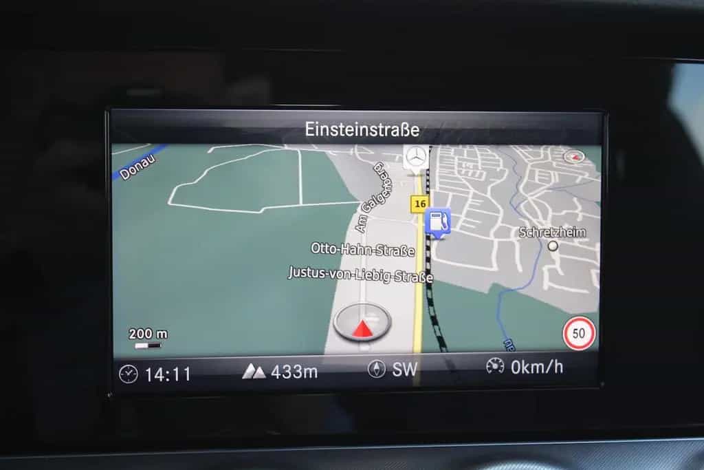 Mercedes-Benz E 200 Cabrio Cap & Scarf letzter Halter s. 2019 05/2018-photo-16