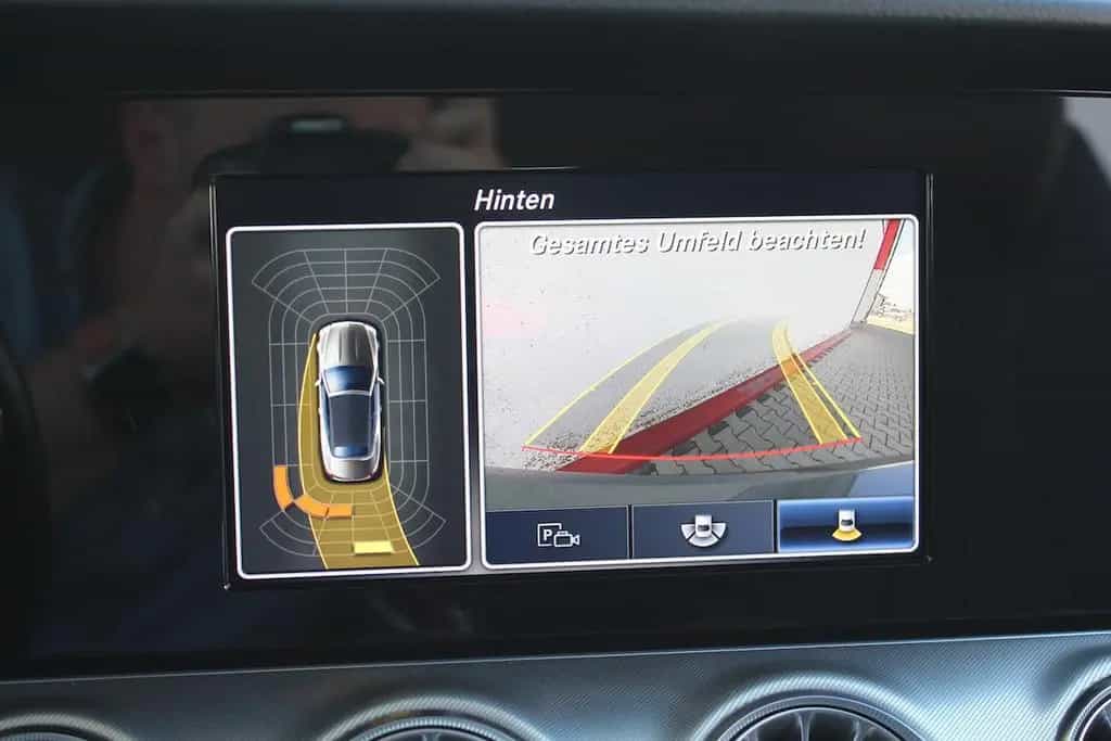 Mercedes-Benz E 200 Cabrio Cap & Scarf letzter Halter s. 2019 05/2018-photo-24