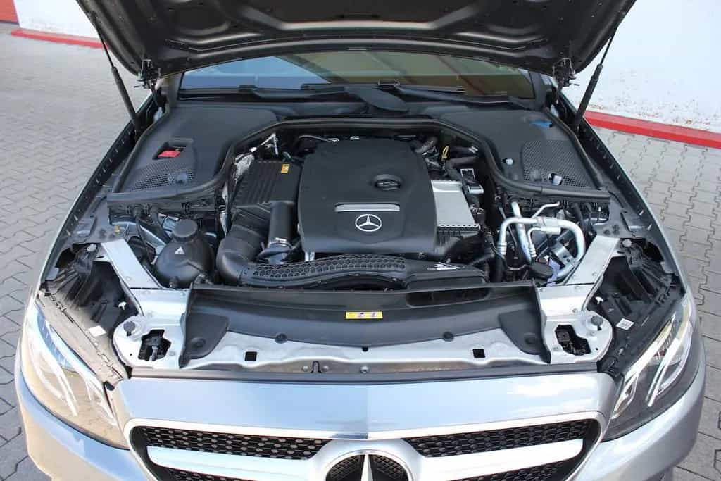 Mercedes-Benz E 200 Cabrio Cap & Scarf letzter Halter s. 2019 05/2018-photo-25