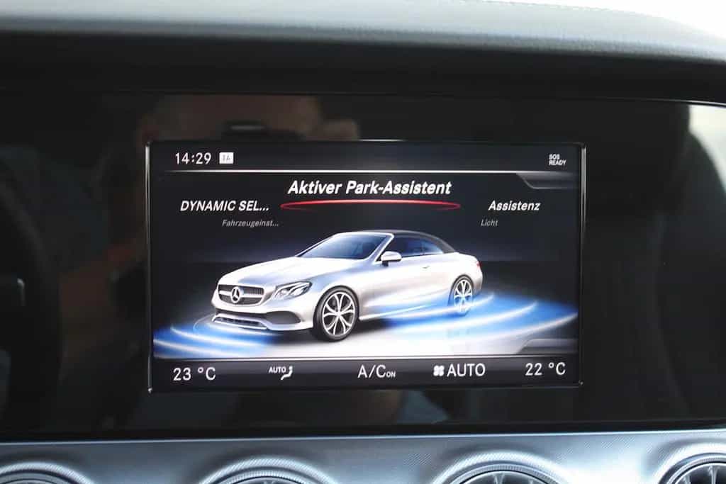 Mercedes-Benz E 200 Cabrio Cap & Scarf letzter Halter s. 2019 05/2018-photo-41