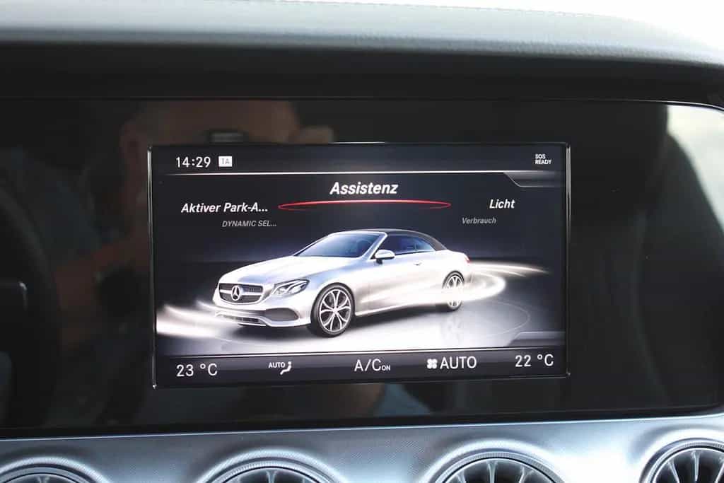 Mercedes-Benz E 200 Cabrio Cap & Scarf letzter Halter s. 2019 05/2018-photo-42