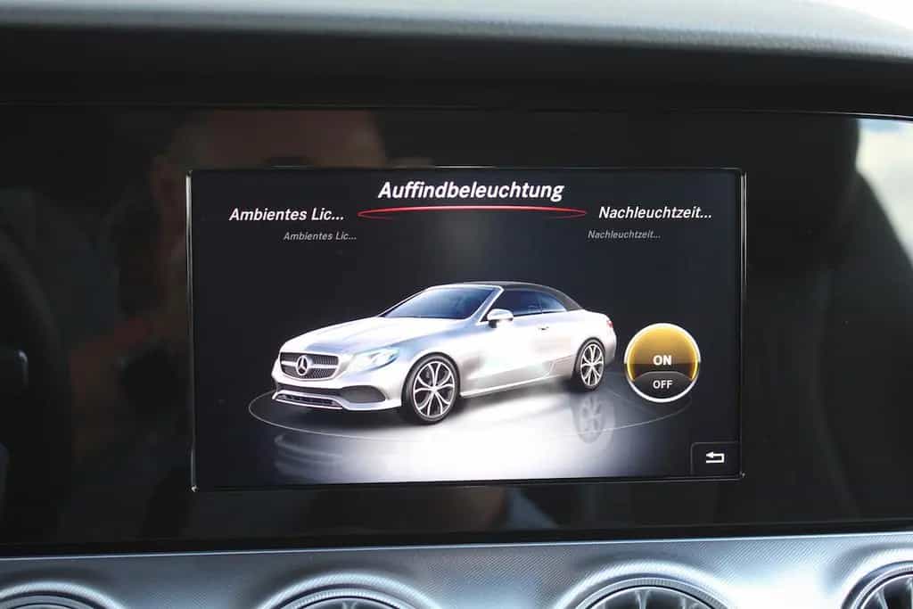 Mercedes-Benz E 200 Cabrio Cap & Scarf letzter Halter s. 2019 05/2018-photo-46