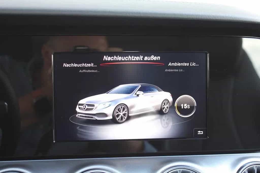 Mercedes-Benz E 200 Cabrio Cap & Scarf letzter Halter s. 2019 05/2018-photo-48