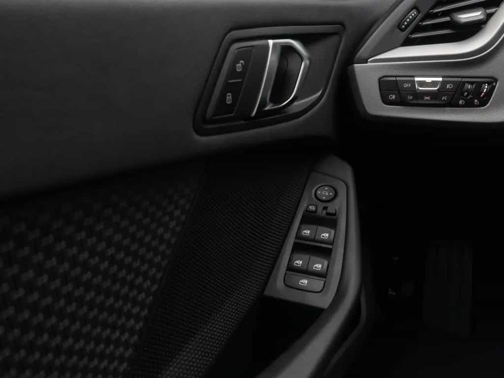 BMW 118 i GeschwindigReg DAB AHK DriveAs LED CockpitP 04/2023-photo-29