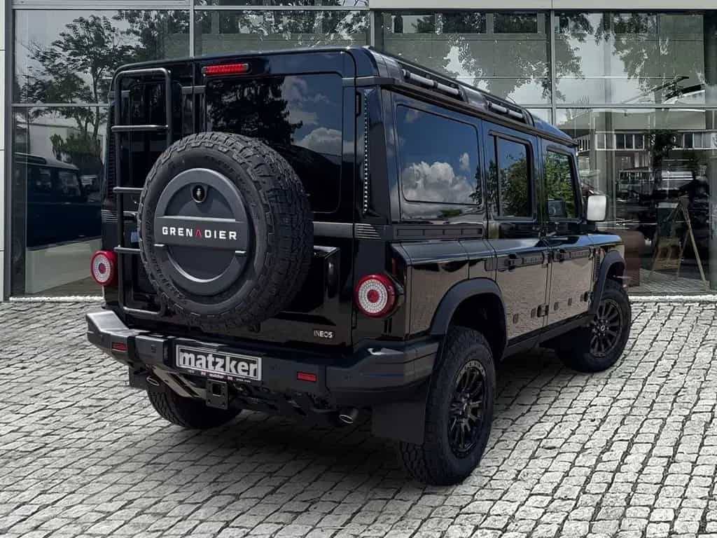 INEOS Grenadier SW 3.0 Diesel Black Edition MJ 2026 null-photo-2