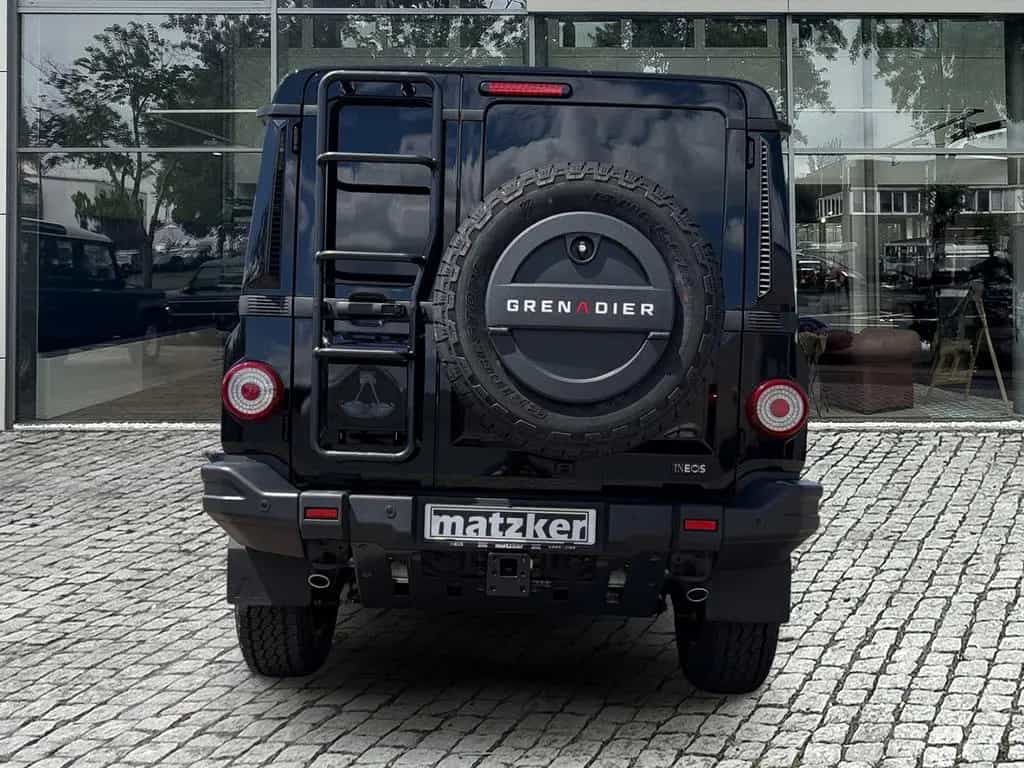 INEOS Grenadier SW 3.0 Diesel Black Edition MJ 2026 null-photo-3