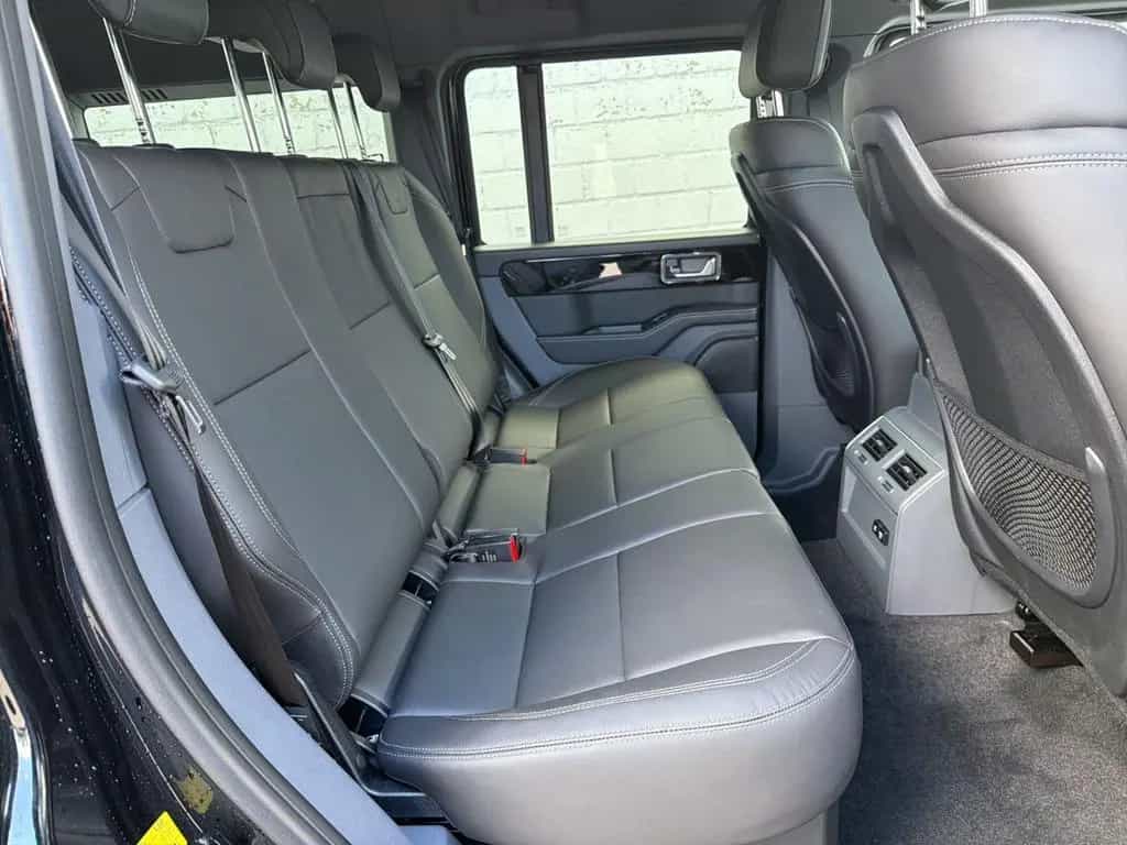 INEOS Grenadier SW 3.0 Diesel Black Edition MJ 2026 null-photo-8