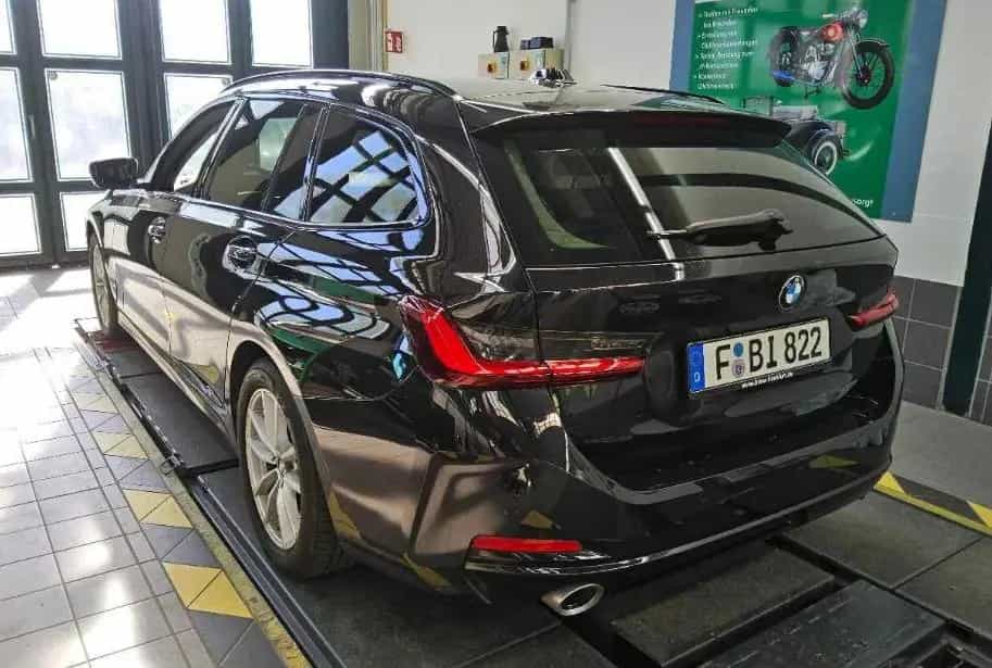 BMW 320 d Touring 2.0 140KW AT8 E6d 10/2023-photo-3