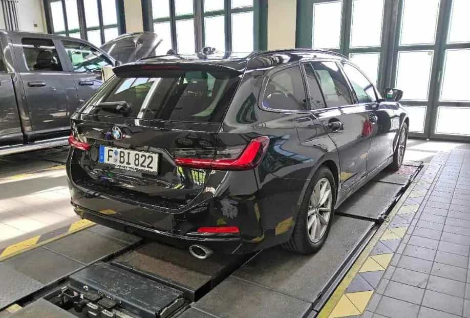 BMW 320 d Touring 2.0 140KW AT8 E6d 10/2023-photo-4