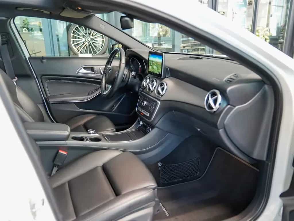 Mercedes-Benz GLA 250 Urban Night KEYLESS 360° COMAND Pano LED 11/2019-photo-10
