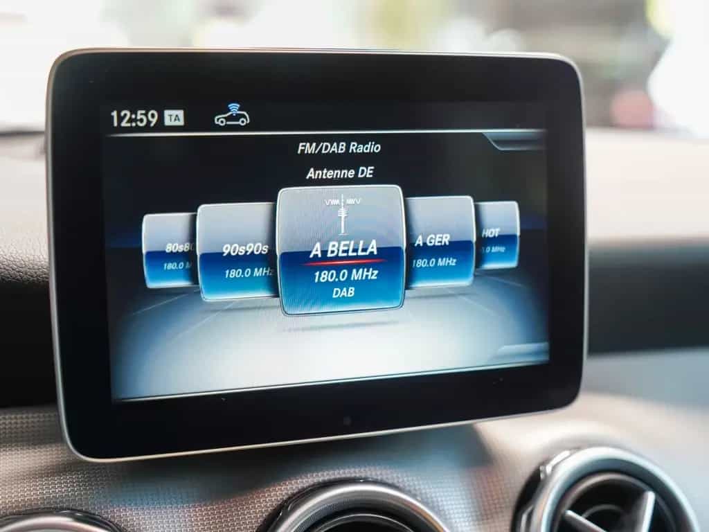 Mercedes-Benz GLA 250 Urban Night KEYLESS 360° COMAND Pano LED 11/2019-photo-22