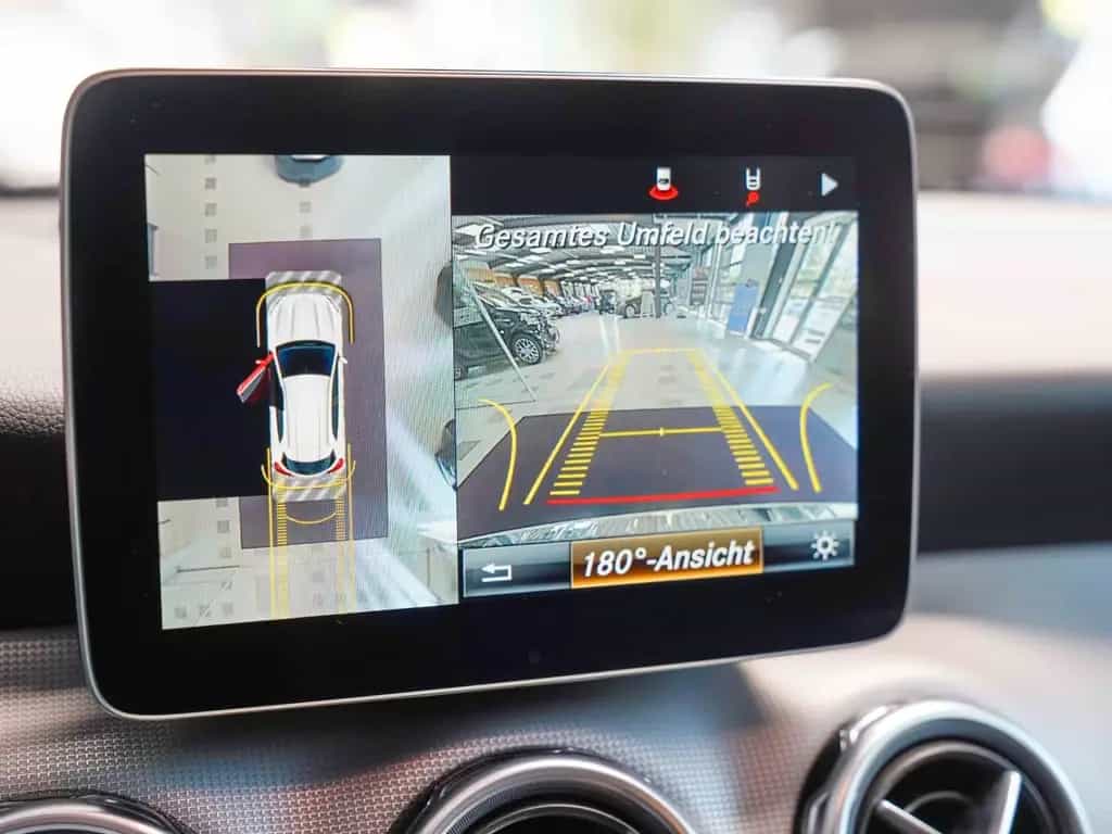 Mercedes-Benz GLA 250 Urban Night KEYLESS 360° COMAND Pano LED 11/2019-photo-23