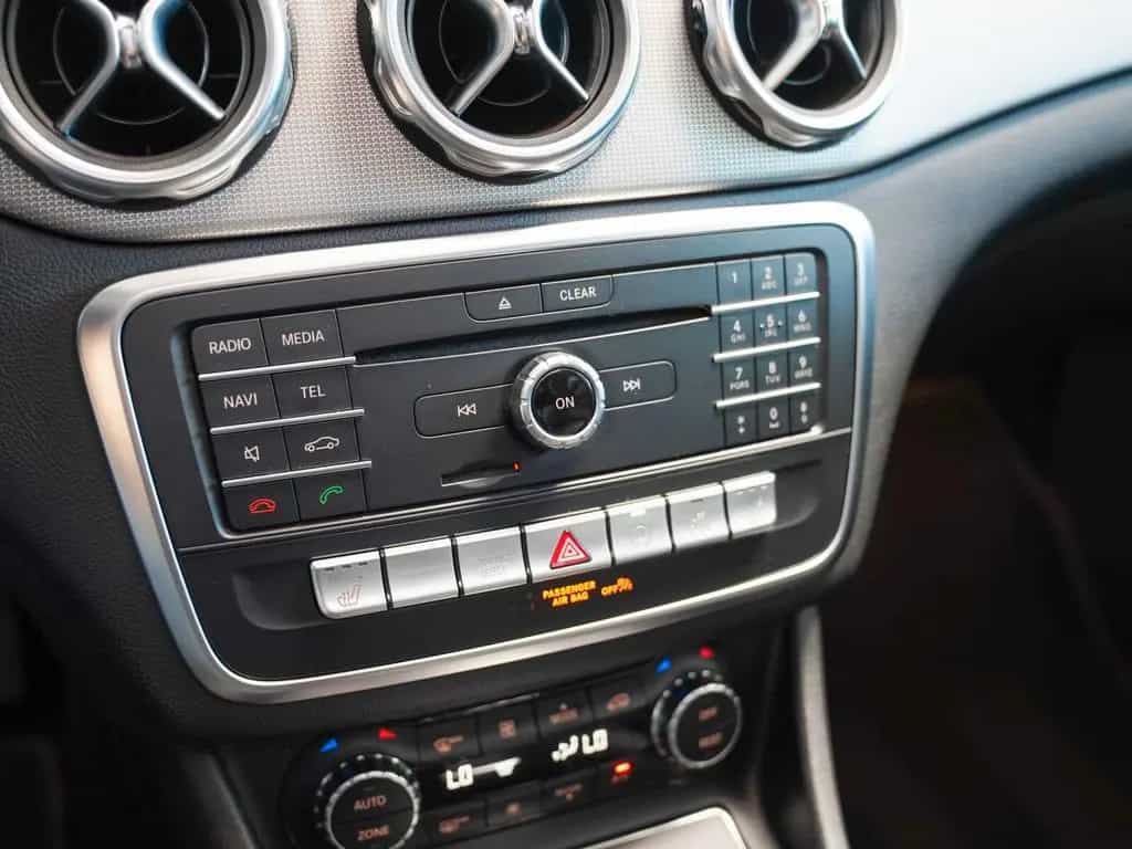 Mercedes-Benz GLA 250 Urban Night KEYLESS 360° COMAND Pano LED 11/2019-photo-24