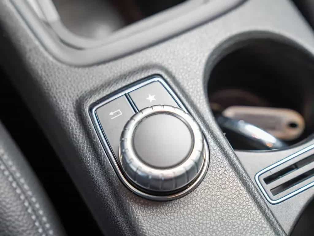 Mercedes-Benz GLA 250 Urban Night KEYLESS 360° COMAND Pano LED 11/2019-photo-26