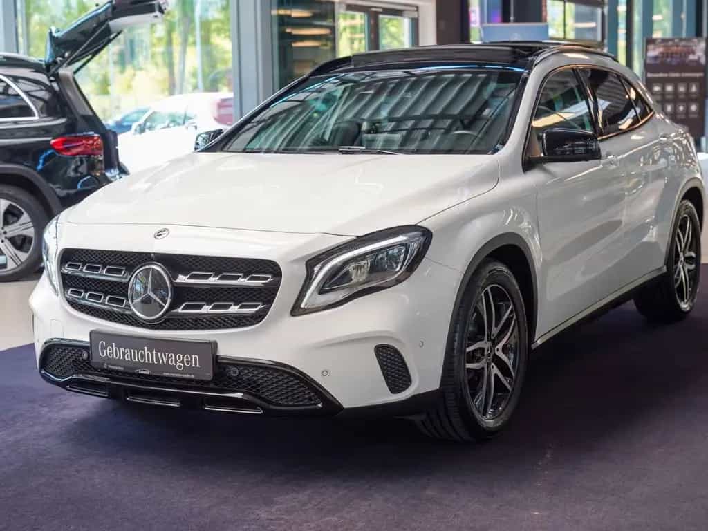 Mercedes-Benz GLA 250 Urban Night KEYLESS 360° COMAND Pano LED 11/2019-photo-7