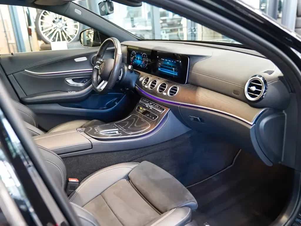 Mercedes-Benz E 220 d T AMG Line Schiebedach AHK Kamera Totwin 11/2021-photo-11