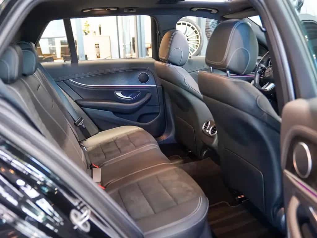 Mercedes-Benz E 220 d T AMG Line Schiebedach AHK Kamera Totwin 11/2021-photo-13