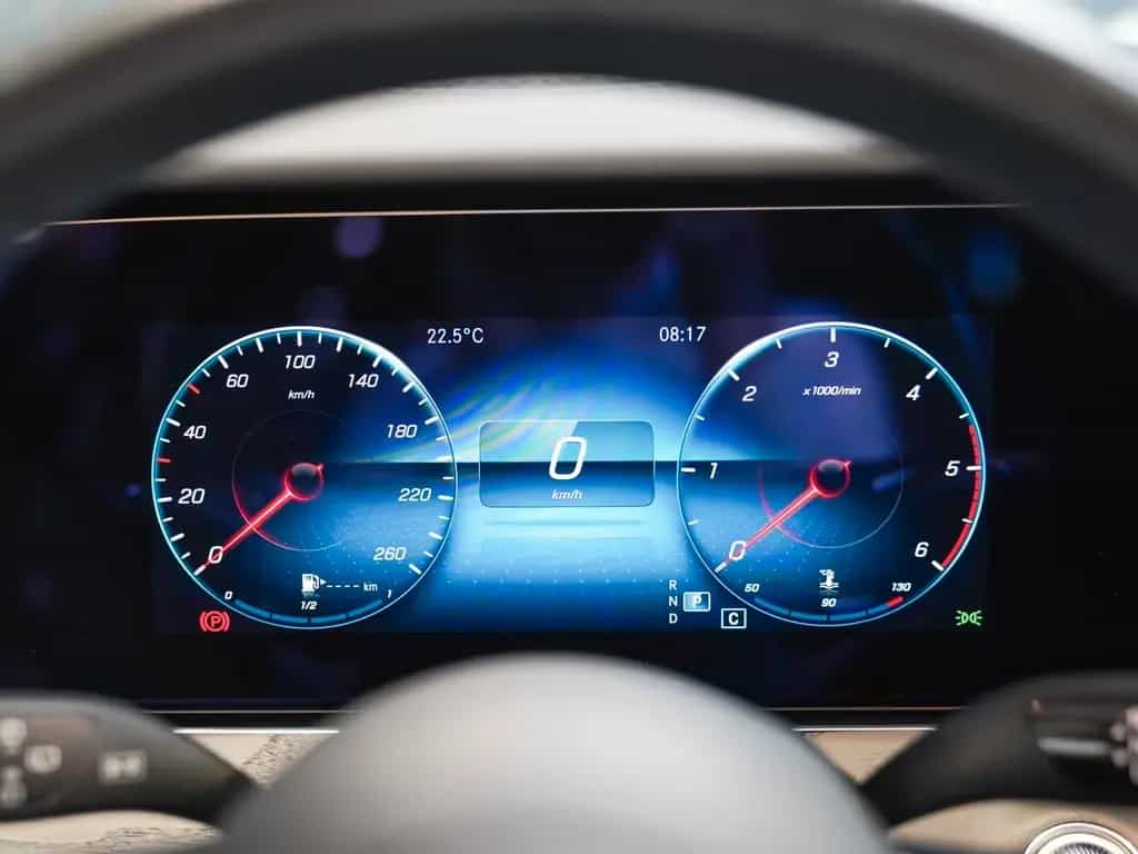 Mercedes-Benz E 220 d T AMG Line Schiebedach AHK Kamera Totwin 11/2021-photo-18