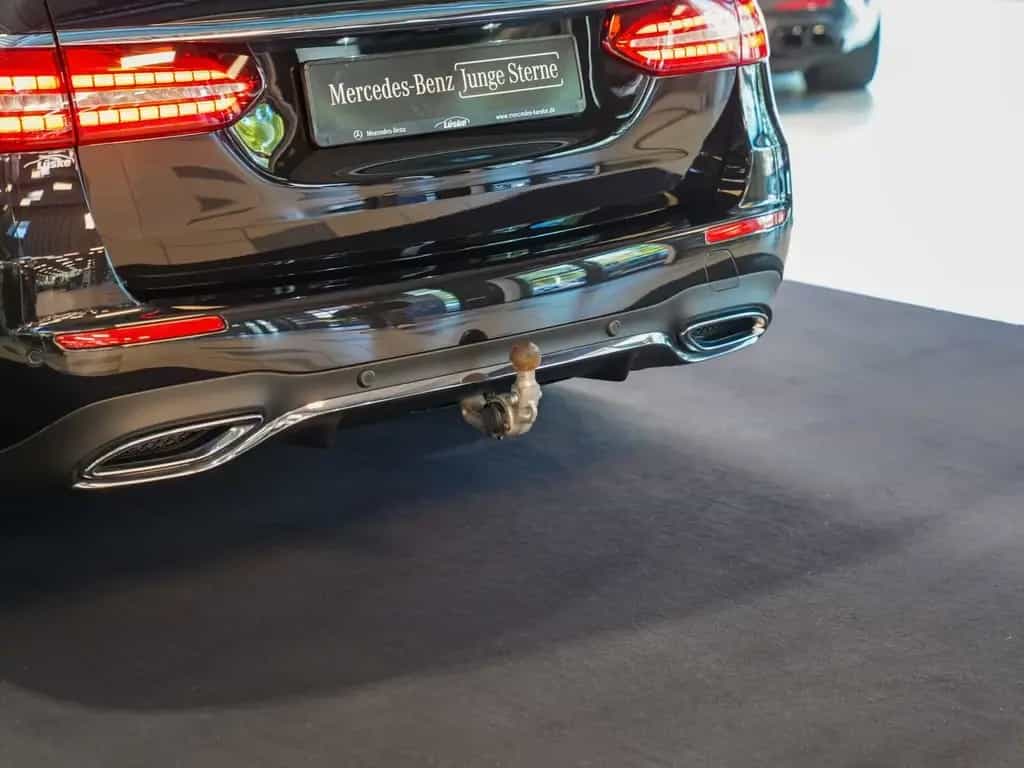 Mercedes-Benz E 220 d T AMG Line Schiebedach AHK Kamera Totwin 11/2021-photo-6