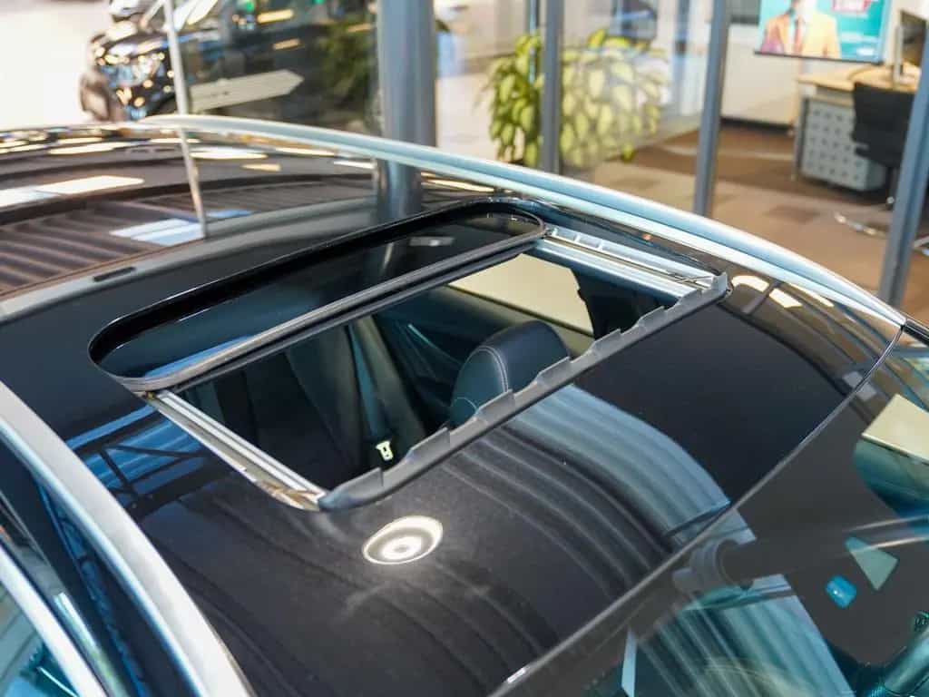 Mercedes-Benz E 220 d T AMG Line Schiebedach AHK Kamera Totwin 11/2021-photo-9
