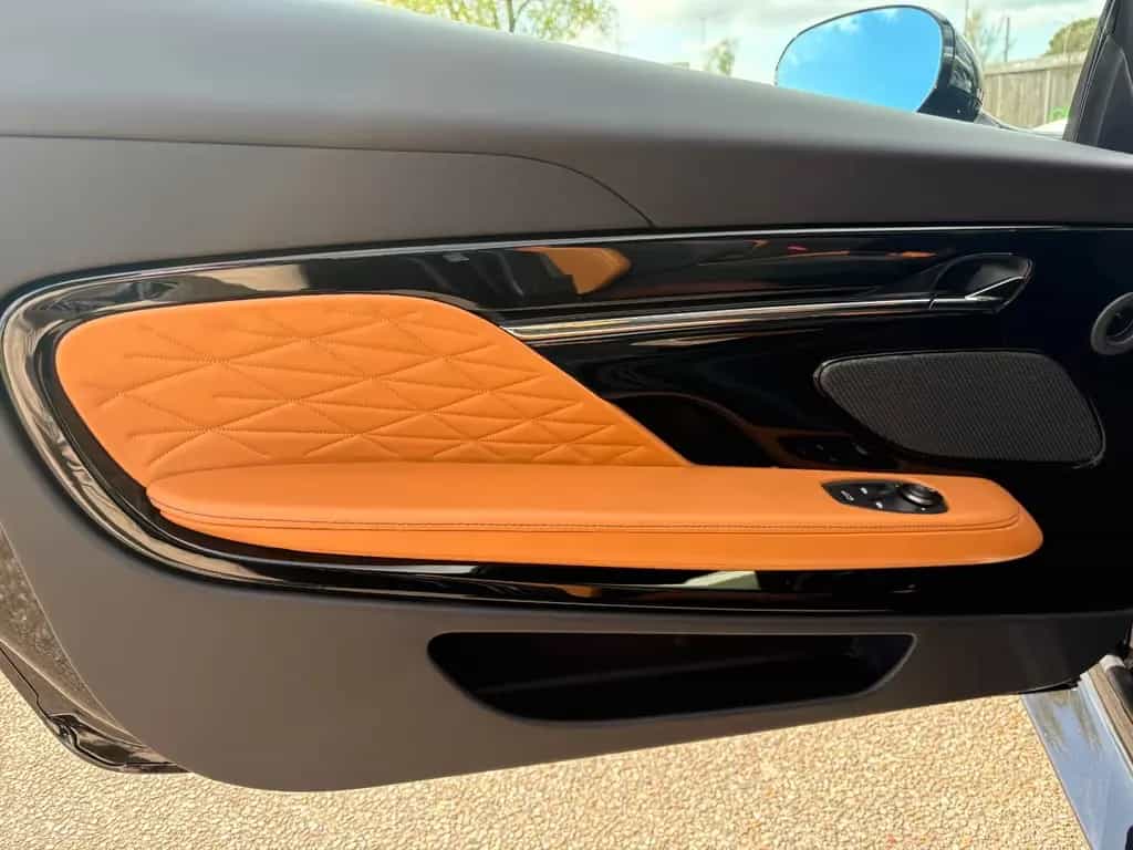 Aston Martin DB12 4.0 V8 null-photo-11