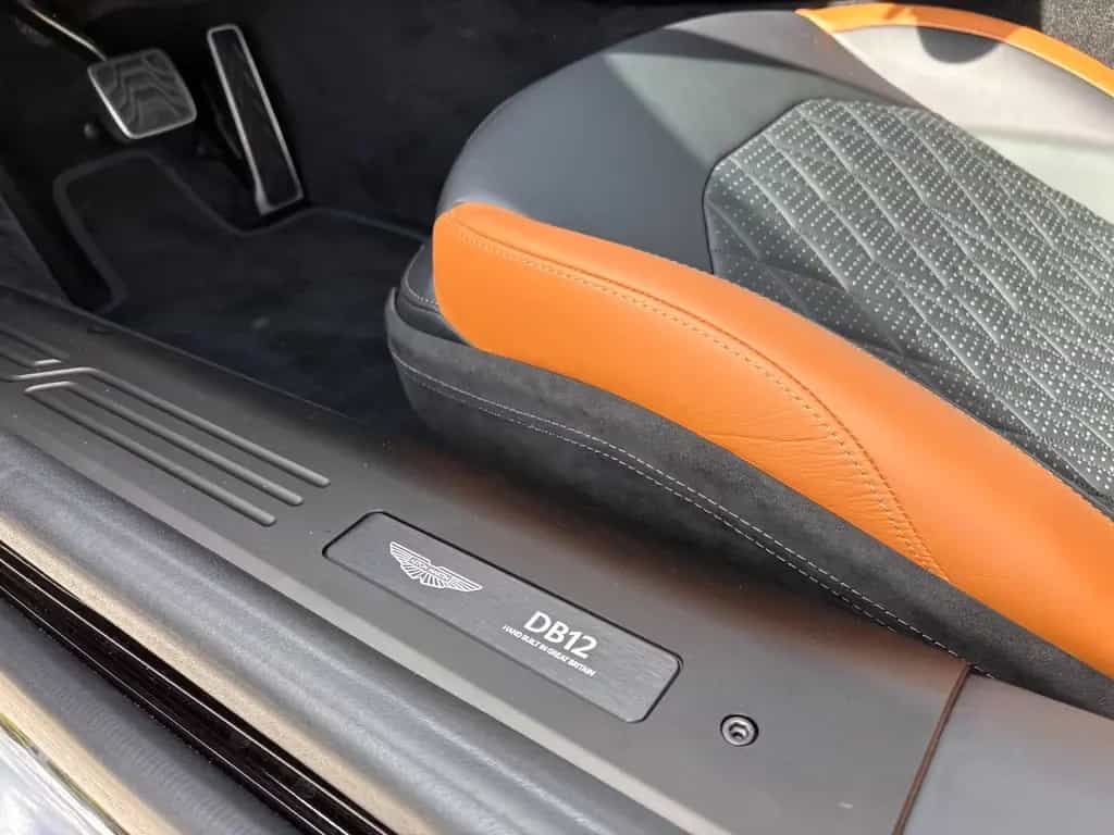 Aston Martin DB12 4.0 V8 null-photo-12