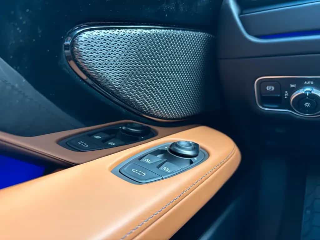 Aston Martin DB12 4.0 V8 null-photo-14