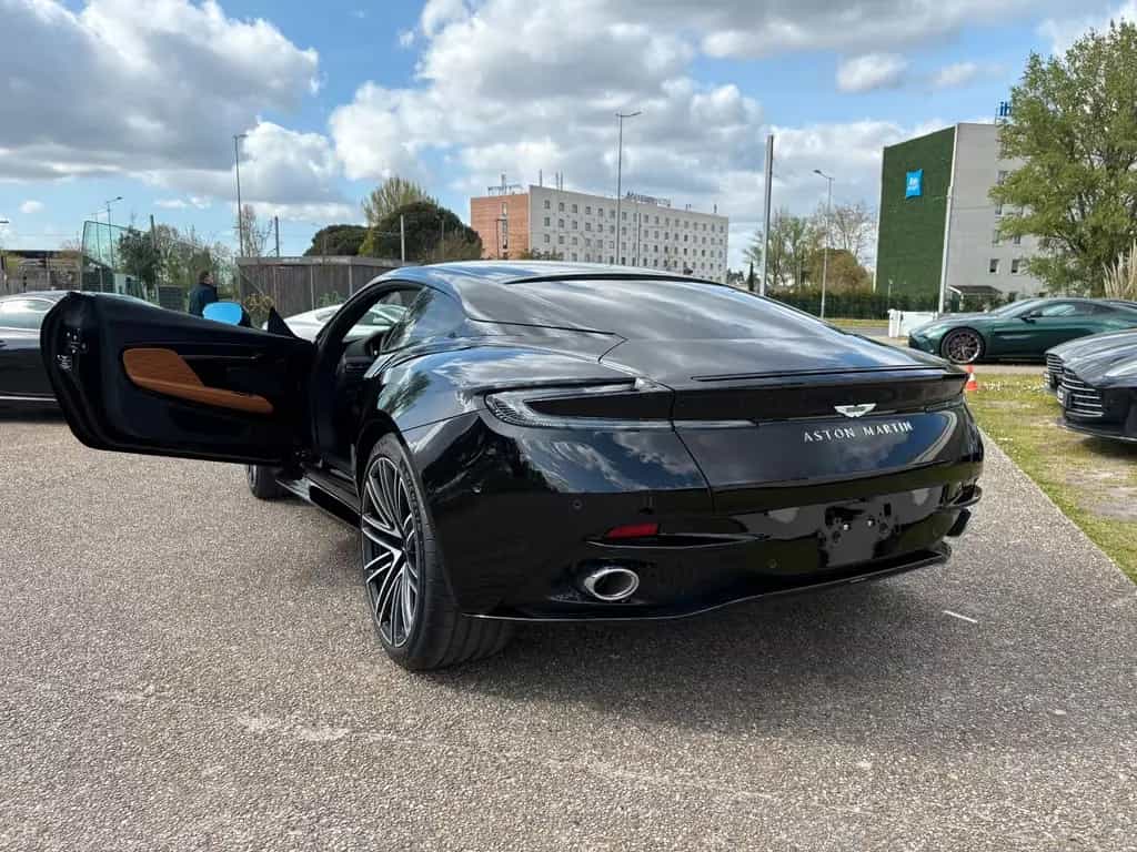 Aston Martin DB12 4.0 V8 null-photo-2