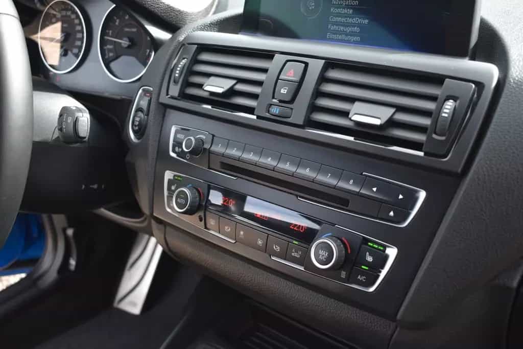BMW M135 i xDrive H&K 19 Zoll Navi Prof 08/2015-photo-13