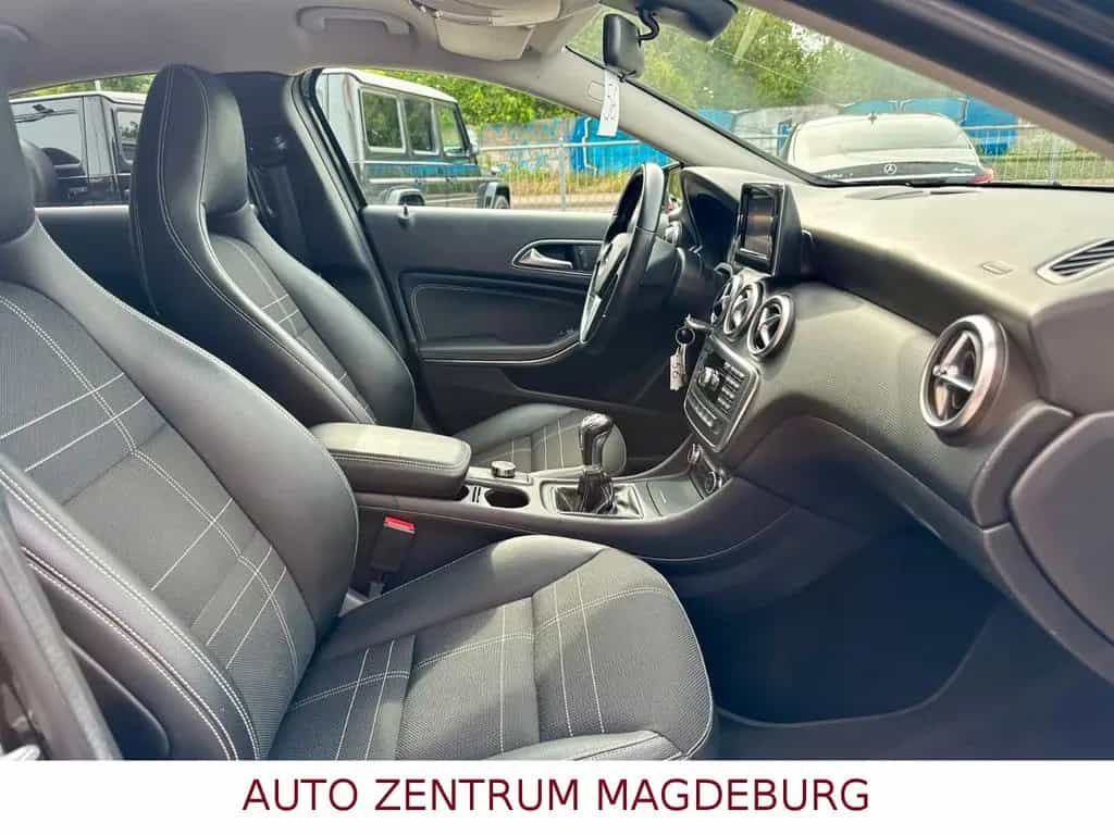 Mercedes-Benz A 180 BlueEff.* 2.HAND*NAVI*XEN*PDC*TEILLEDER* 06/2014-photo-17