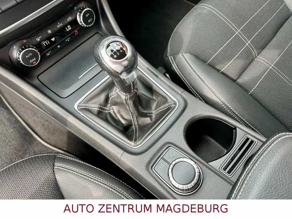 Mercedes-Benz A 180 BlueEff.* 2.HAND*NAVI*XEN*PDC*TEILLEDER* 06/2014-photo-22