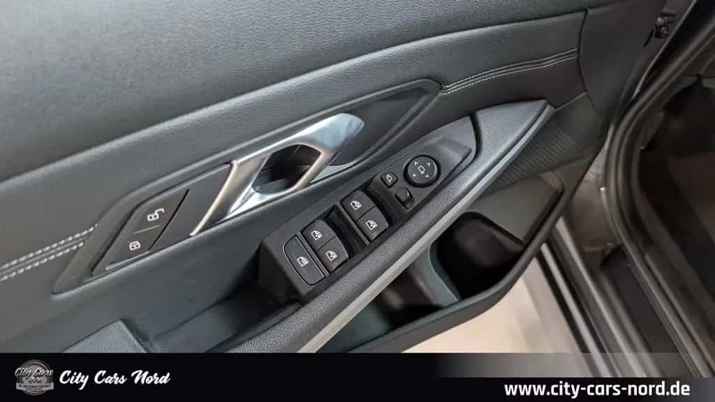 BMW 320 d SCHIEBEDACH+KAM+ACC+LEDER 03/2019-photo-10