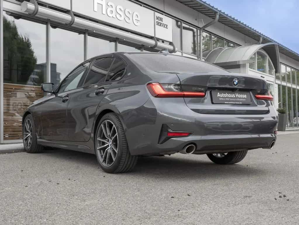 BMW 320 i xDr Sport Line ACC LENKRHZ 360° LCPro HiFi 03/2020-photo-1