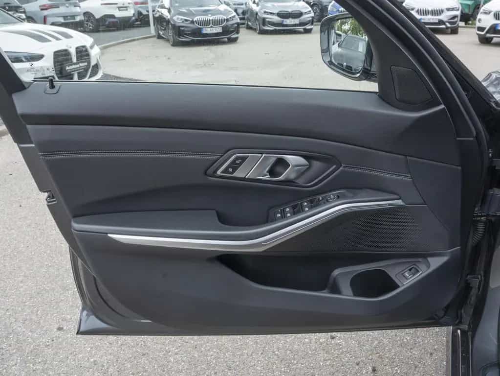 BMW 320 i xDr Sport Line ACC LENKRHZ 360° LCPro HiFi 03/2020-photo-11