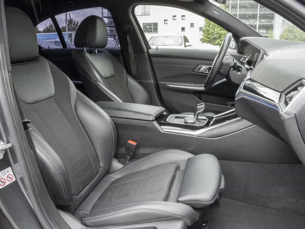 BMW 320 i xDr Sport Line ACC LENKRHZ 360° LCPro HiFi 03/2020-photo-2