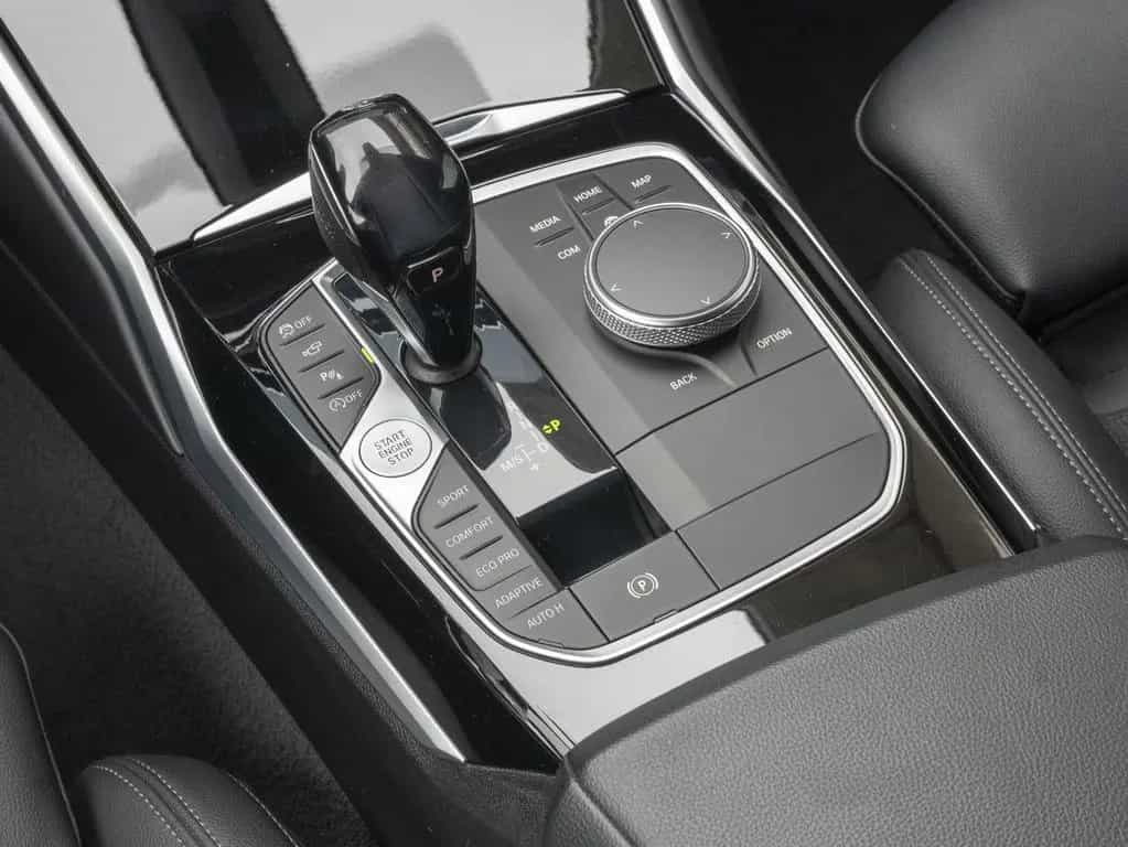 BMW 320 i xDr Sport Line ACC LENKRHZ 360° LCPro HiFi 03/2020-photo-8