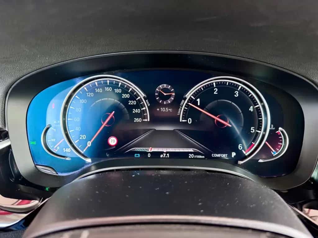 BMW 530 d Sport Komfortsitz LED HeadUp Kamera 18Zoll 11/2017-photo-11