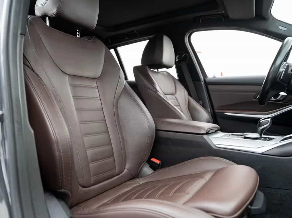 BMW 320 i Touring M-Sport PANO LiveCoProf HiFi ParkAs 03/2022-photo-12