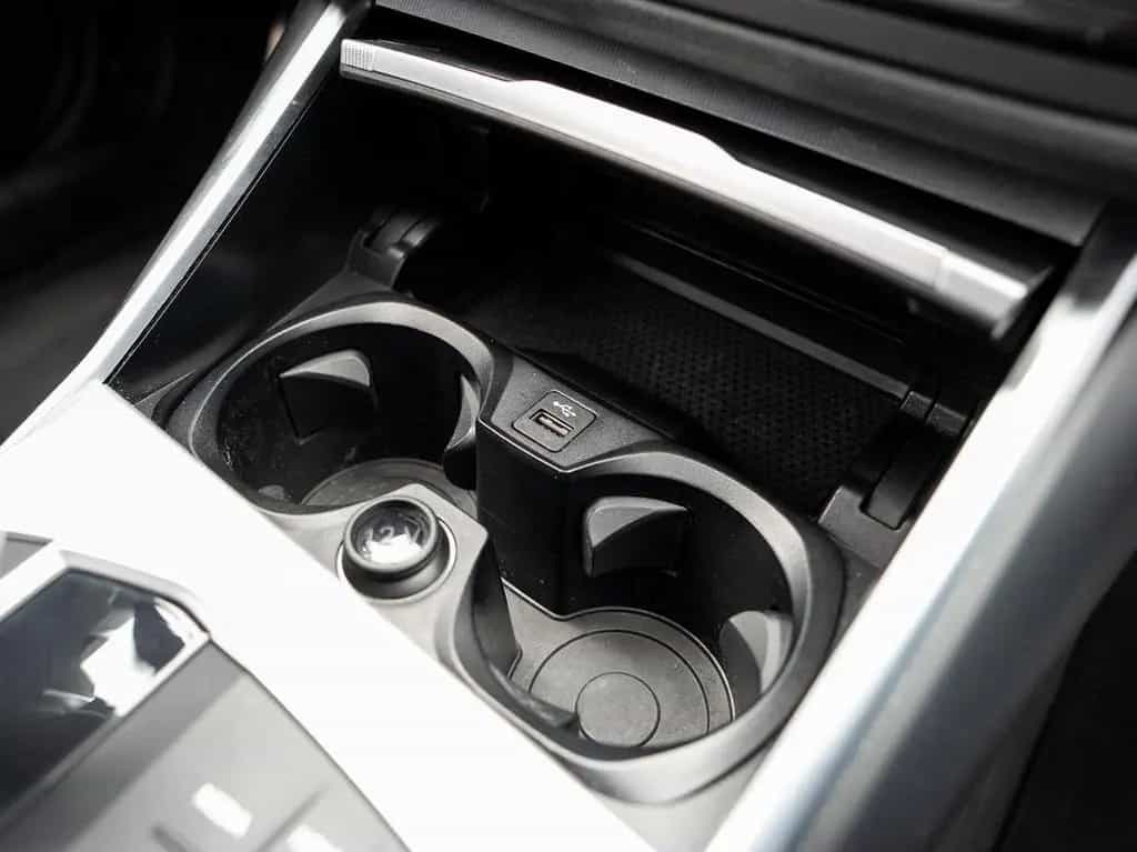 BMW 320 i Touring M-Sport PANO LiveCoProf HiFi ParkAs 03/2022-photo-14