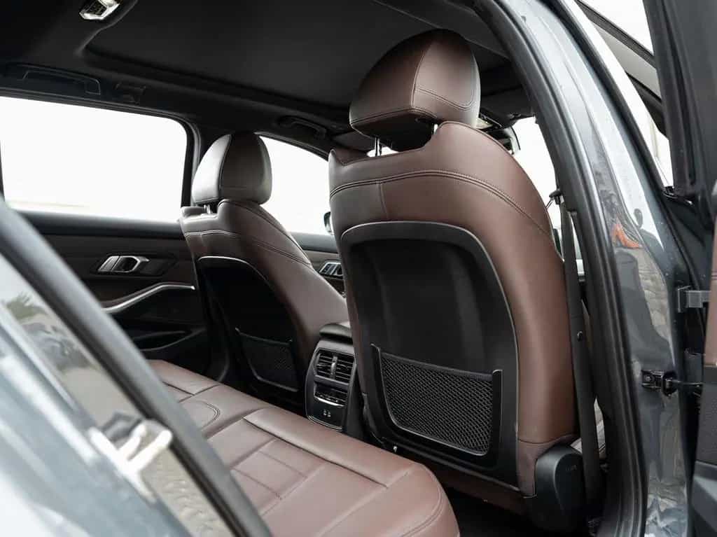 BMW 320 i Touring M-Sport PANO LiveCoProf HiFi ParkAs 03/2022-photo-17