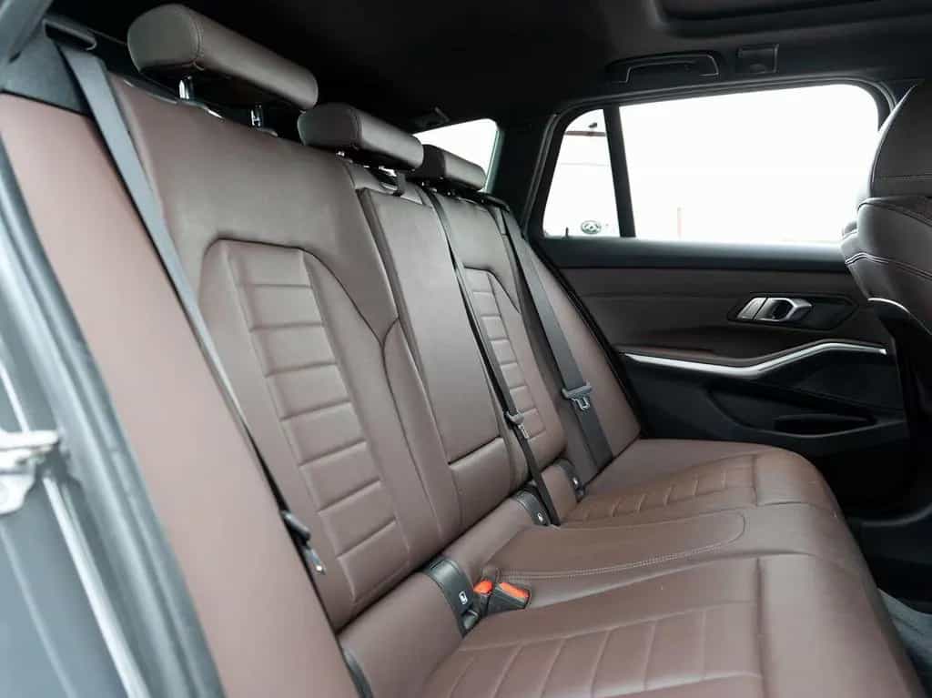BMW 320 i Touring M-Sport PANO LiveCoProf HiFi ParkAs 03/2022-photo-18